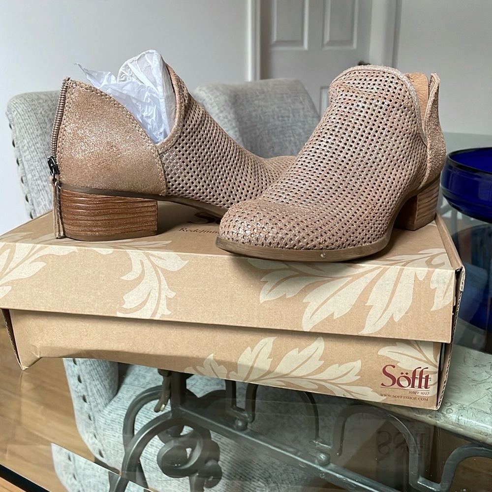 Sundance soffit Tan Metallic Ankle Booties with Chic Design